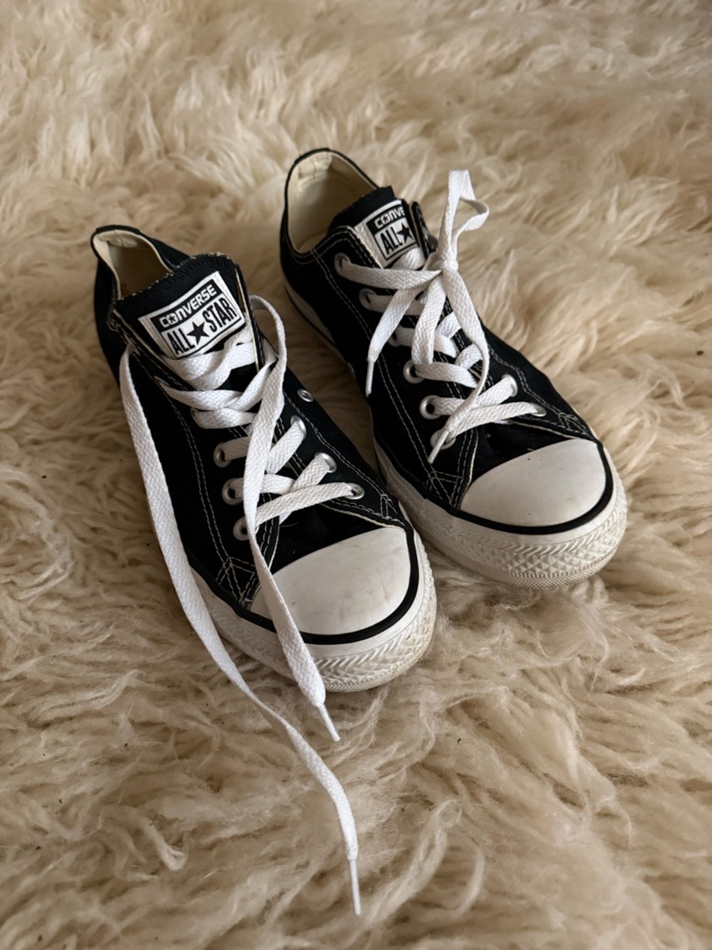 M’s SZ 9 -Converse Low-Top All Star Sneakers